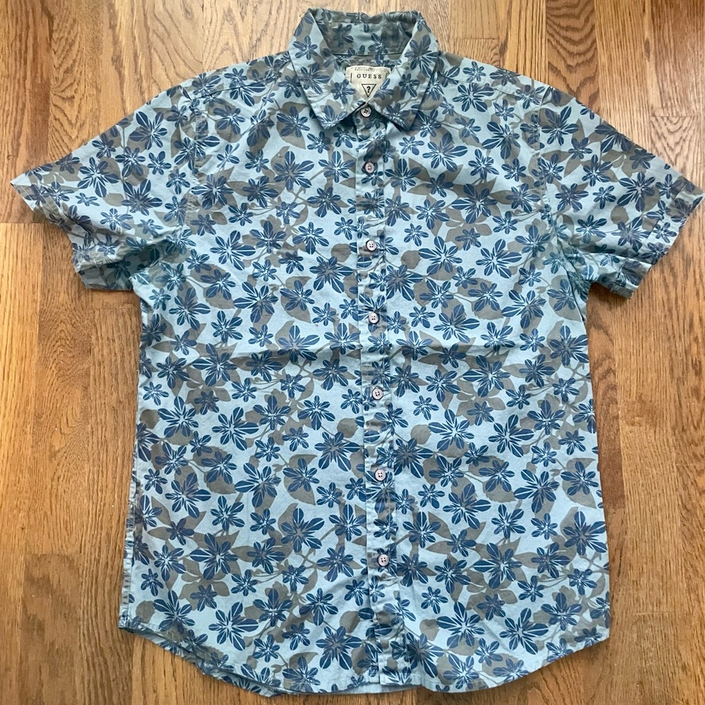 Guess button up short sleeve shirt